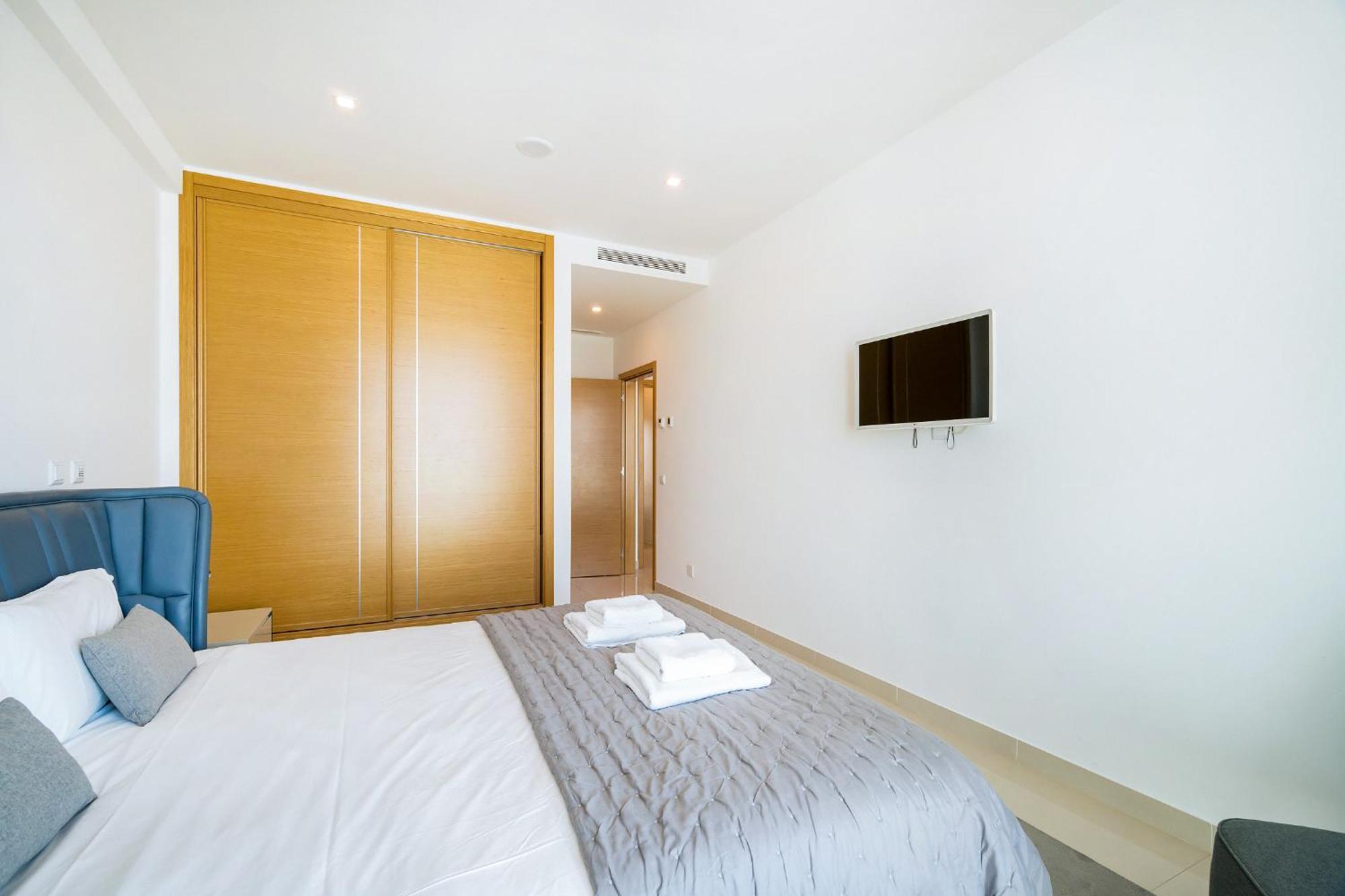 Modern T2 Near The Center ! Lagos