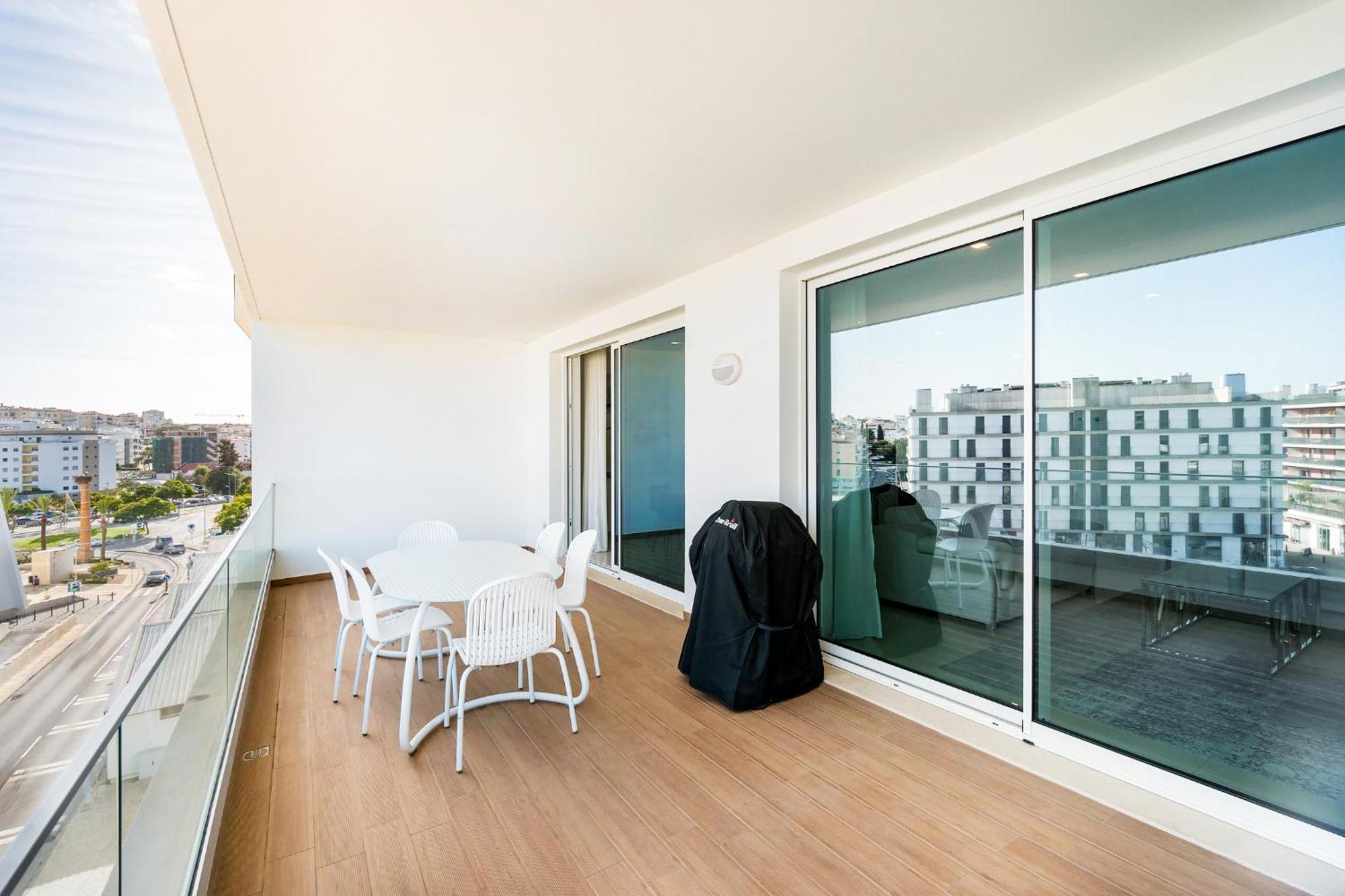 Modern T2 Near The Center ! Lagos