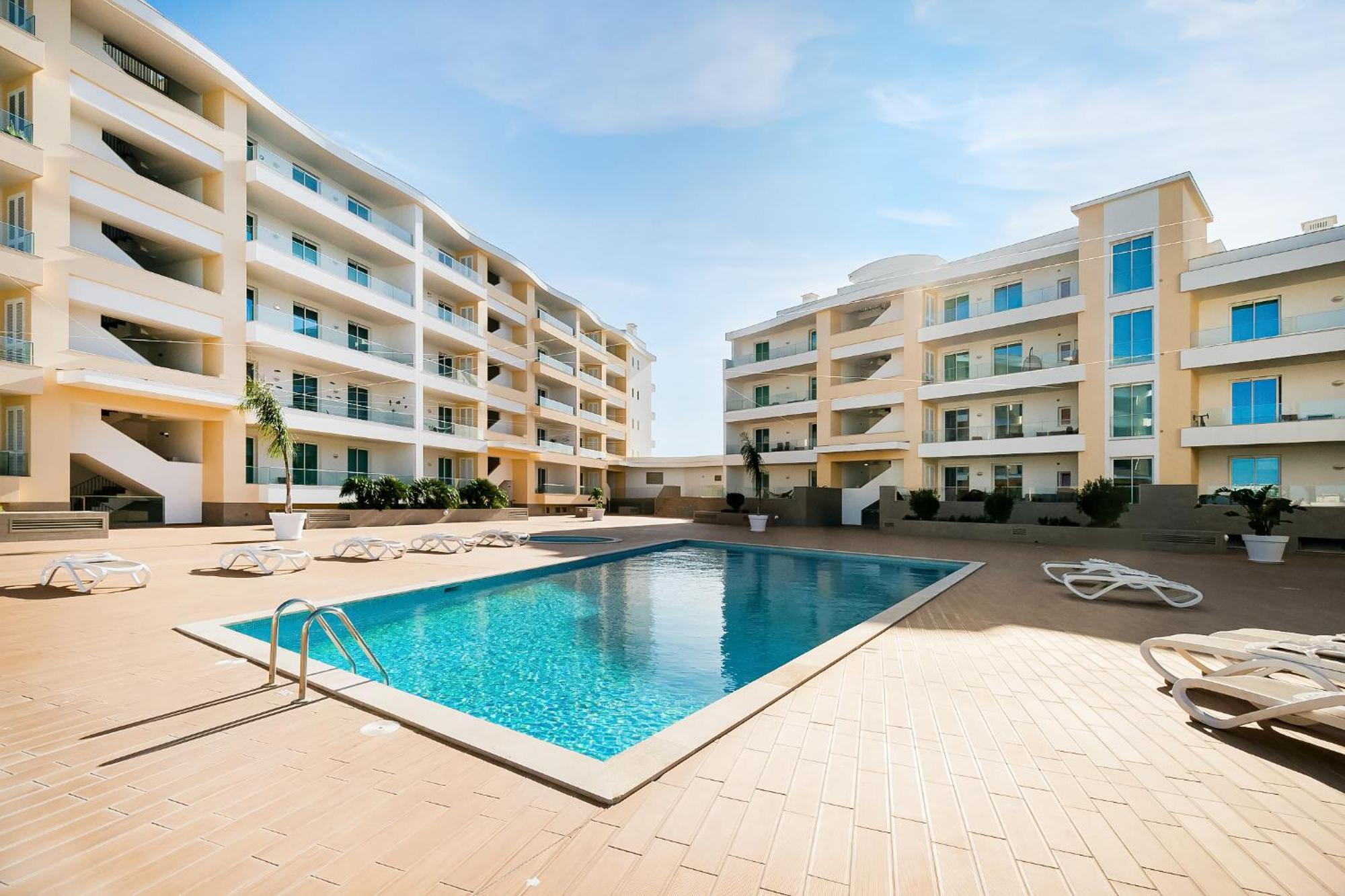 Modern T2 Near The Center ! * Lagos